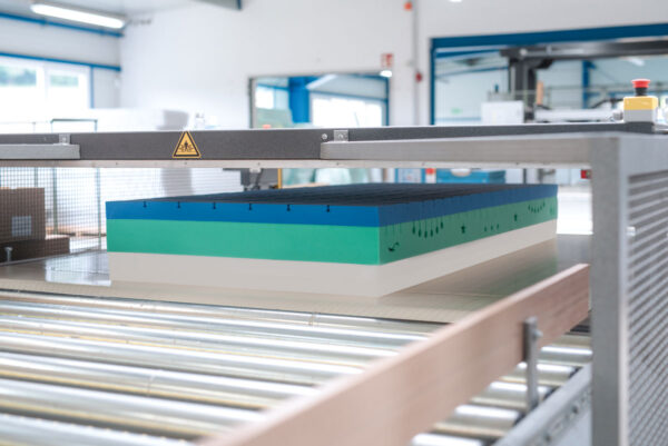 Schwebewerk® Grand Deluxe Matratze auf Rollband in der Manufaktur